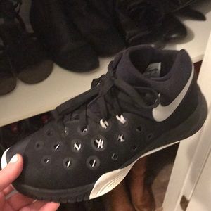 Nike zoom worn once on ground mostly on gym floor